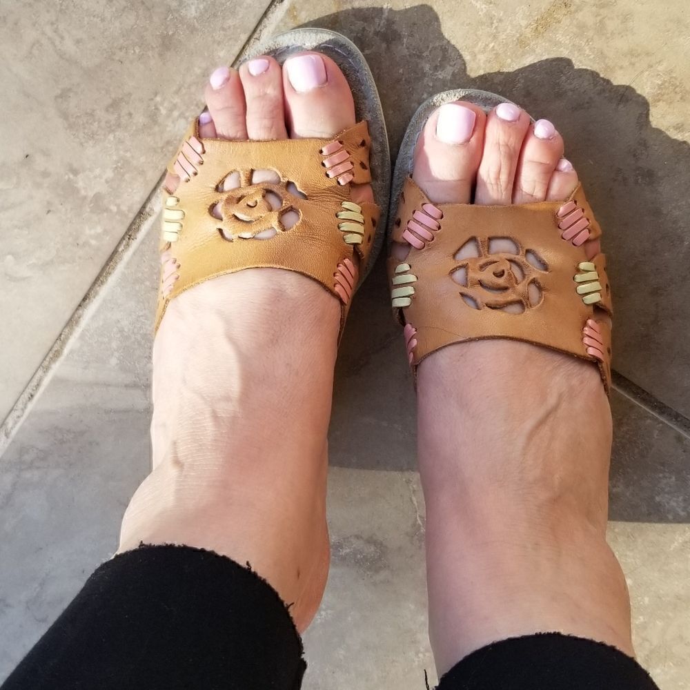 Pre-ownd Ladies shoes Sandals brown soft leather